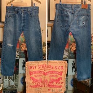 Mens 34 Levi’s 501 button fly distressed jeans